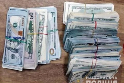 В Киеве мошенник открыл фальшивый обменник и пытался сбежать с $​120 тысячами