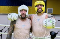 Боксер Олександр Усик провів спаринг з бійцем змішаного стилю Ярославом Амосовим
