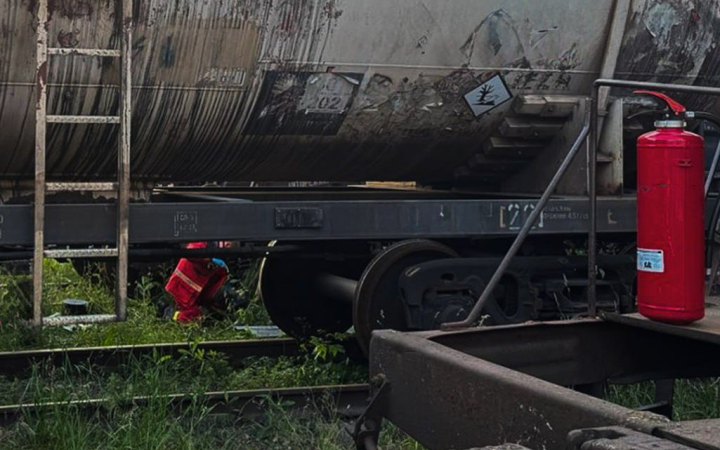 На Вінниччині внаслідок ураження електричним струмом на вагоні потяга постраждав підліток