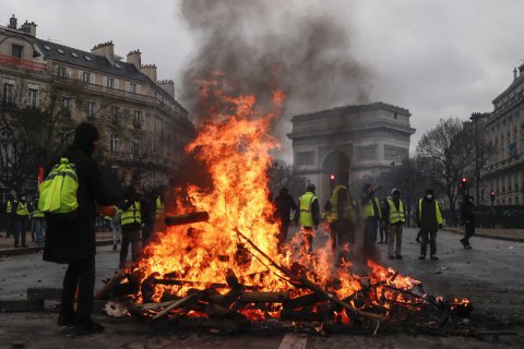 Франція має намір ввести надзвичайний стан через паливні протести
