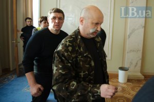 Турчинов пообіцяв кримським військовим статус учасників бойових дій