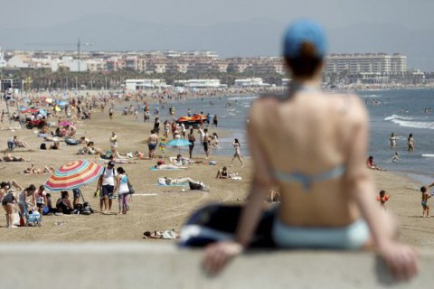 В Іспанії маски зобов’язали носити навіть на пляжі