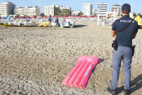 Выходцы из северной Африки изнасиловали туристку из Польши на итальянском пляже