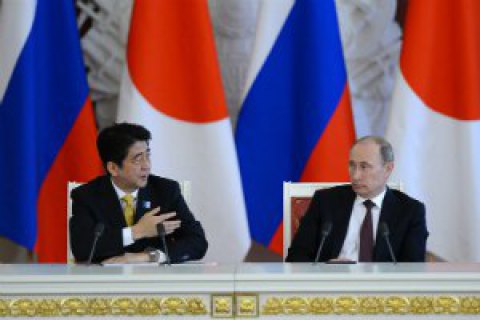 Абэ пообещал Путину не размещать американские военные базы на Курилах, если их передадут Японии