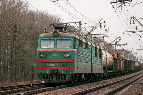 Помощник машиниста умер после наезда поезда на женщину в Николаевской области