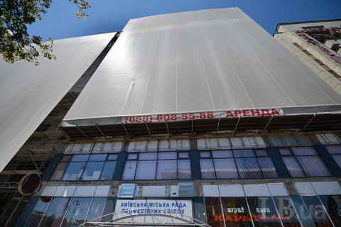 Верхні поверхи Будинку профспілок у Києві почали готувати до демонтажу (оновлено)