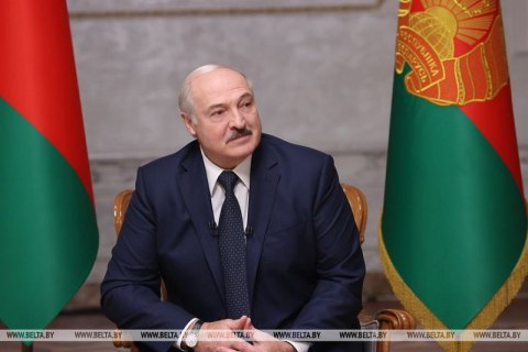 Украинцы больше доверяют Лукашенко, чем Байдену, - опроc