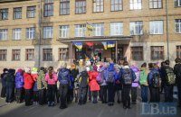 Ученики киевской школы №160 собрали для военных 17 тыс. гривен