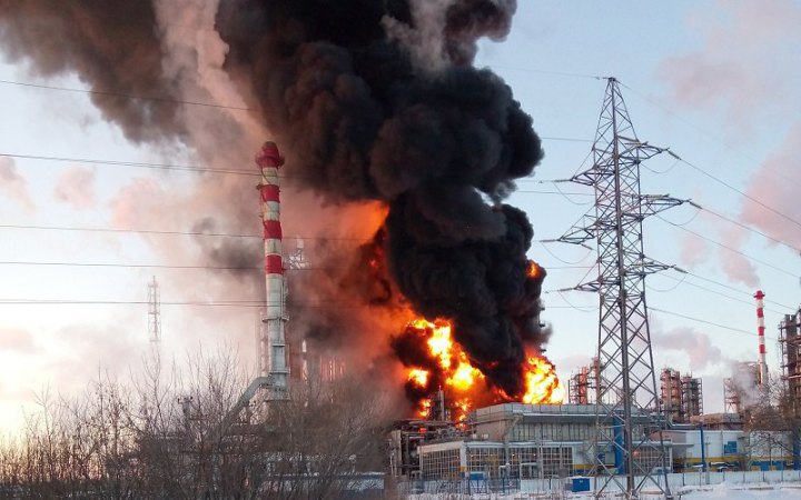 У Краснодарському краї РФ заявили про "атаку дронів" на нафтопереробний завод