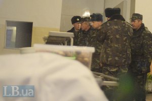 Російські окупанти і далі утримують у полоні українських військових
