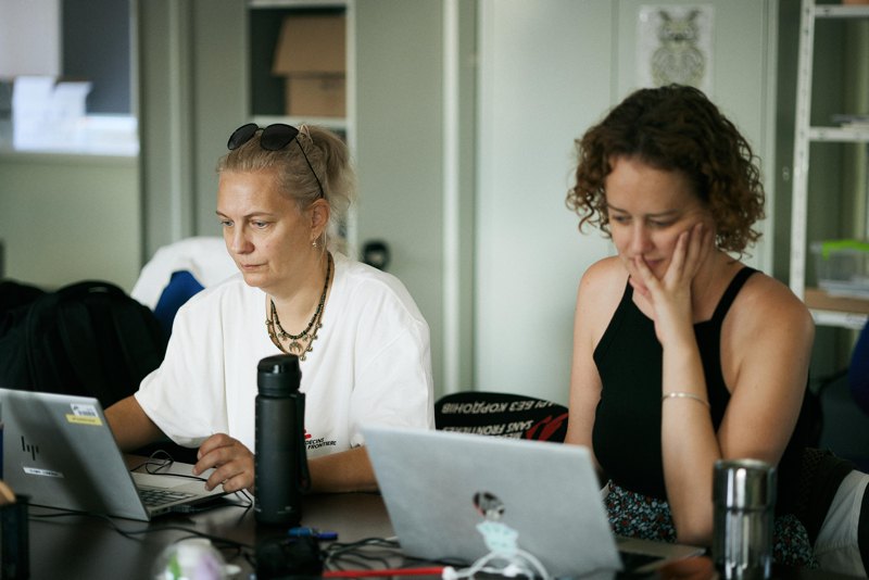 Каца Джуліана Шей (праворуч)