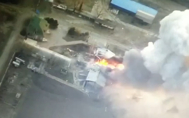 ОТУ "Схід" показало відео знищення складу з боєприпасами окупантів
