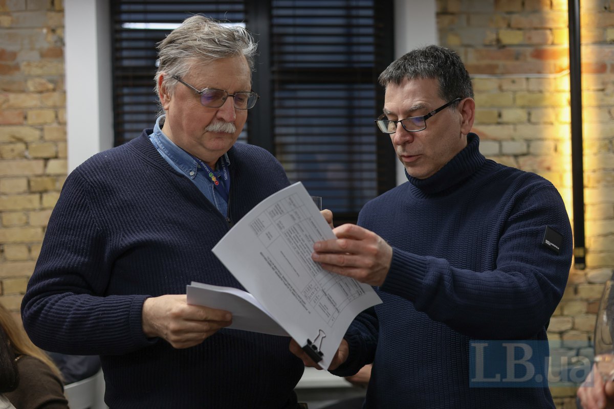 Олег Медведєв, політтехнолог, і Ігор Бураковський, Інститут економічних досліджень та політичних консультацій (ліворуч)