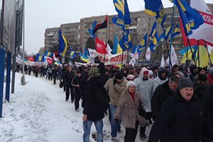 Оппозиция в Ужгороде собрала более трех тысяч человек