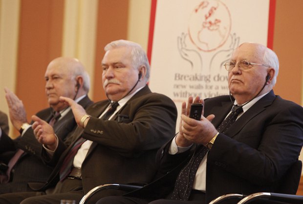 Валенса та Горбачов на саміті в Римі у 2014 р.