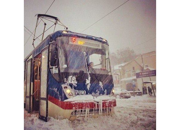 Одесский трамвай застрял в снегу