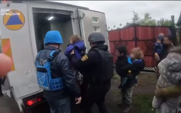 Рятувальники евакуювали 10 дітей із прикордоння Сумщини