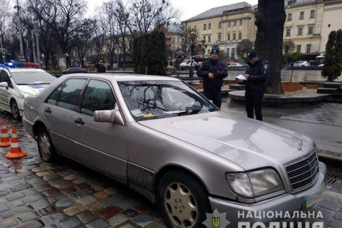 У Львові неадекватний чоловік намагався підпалити два відділення поліції і СІЗО