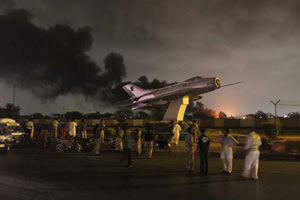 Талибы напали на авиабазу в Карачи: 12 погибших