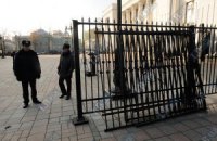 По просьбе депутатов забор возле Рады могут снести