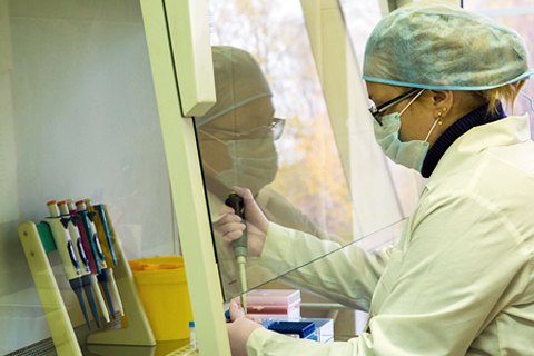 ЄС і ВООЗ передадуть необхідне лабораторне обладнання для 27 лабораторій України
