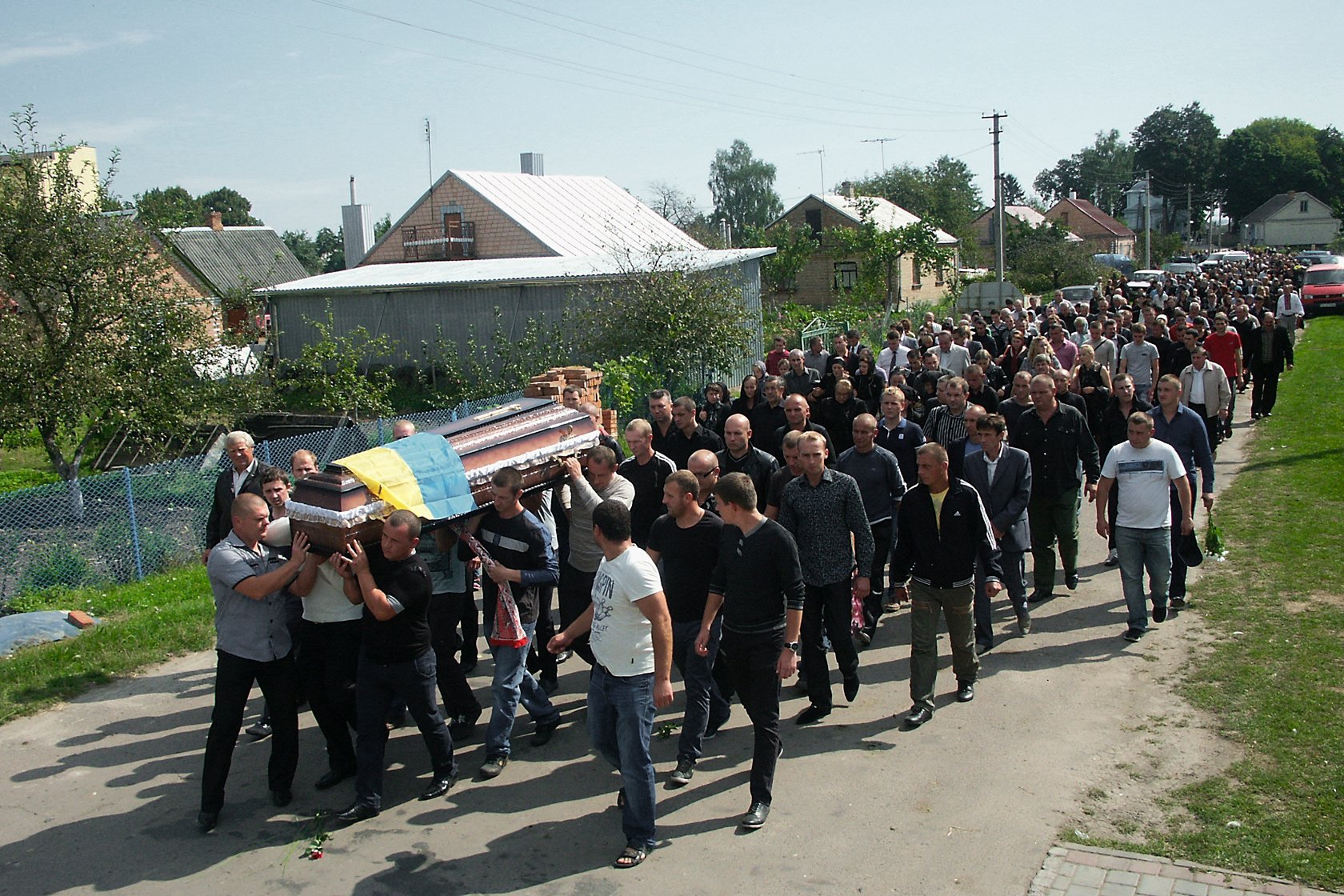 Похорони Володимира Іщука. Вересень 2014 року, село Підгайці Луцького району 