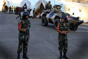 Египетская армия заблокировала подъезды к Каиру