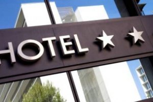 Украинские отели рисуют себе звезды "с потолка"