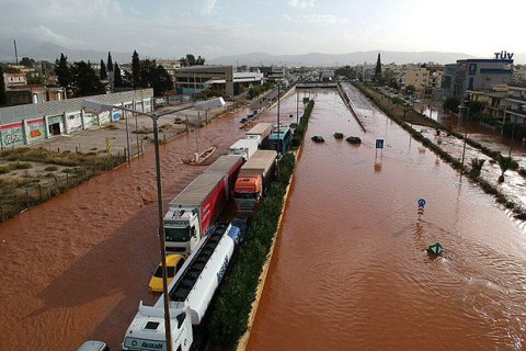 Число жертв наводнения в Греции достигло 23 человек