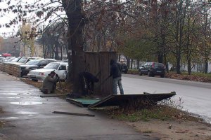В Житомире протестуют против стройки депутата горсовета: снесли забор и вызвали милицию 