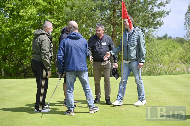 Шана традиціям – рукостискання після гри