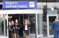 В Борисполе туристов с детьми 4 часа продержали в самолете без воды