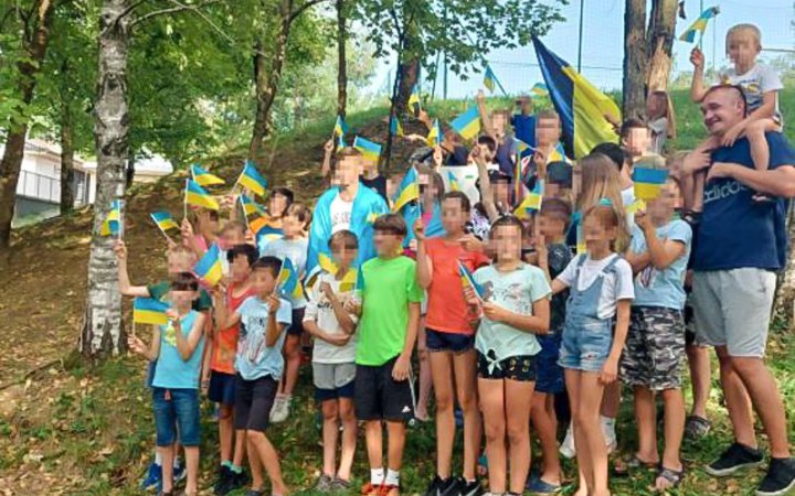 Українські діти-сироти в Європі: залишити в безпеці чи повернути додому? 