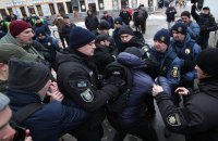 Суд назначил портретную экспертизу и экспертизу видео по делу о драке у Подольского отделения полиции
