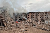 Ворог вдарив по центру Слов’янська авіабомбою, пошкоджено десятки багатоповерхівок (доповнено)