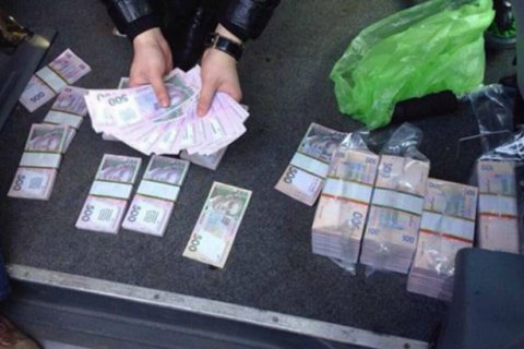 Співробітників ДФС у Донецькій області піймали на хабарі 100 тис. грн
