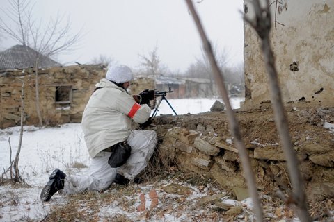 З початку доби на Донбасі загинув один військовий, ще двоє отримали поранення