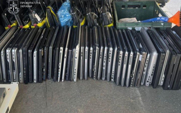 У Києві передали для ЗСУ комп’ютерну техніку, вилучену у шахрайських кол-центрах
