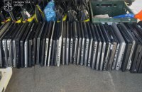 У Києві передали для ЗСУ комп’ютерну техніку, вилучену у шахрайських кол-центрах