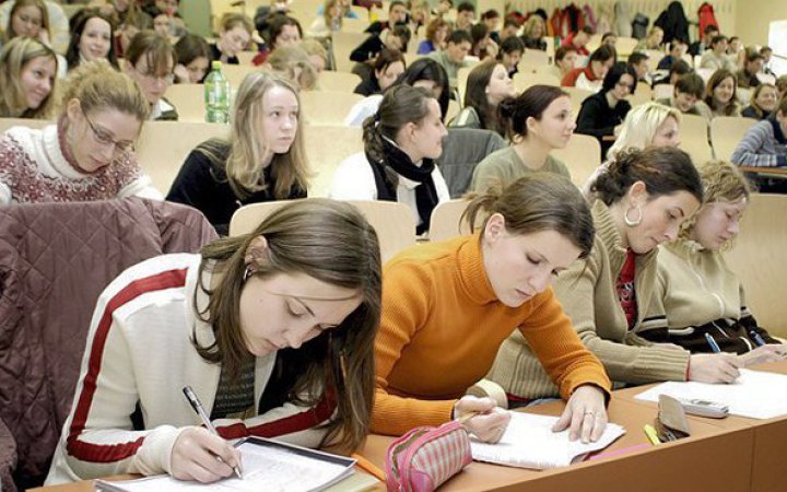 Міносвіти закликає виші розпочинати навчальний рік в очному форматі