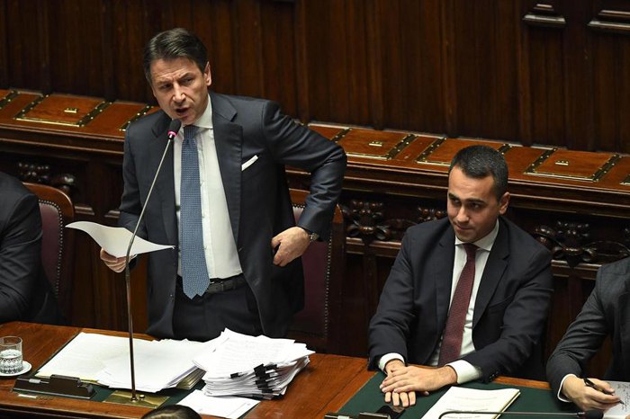 Прем'єр-міністр Італії Джузеппе Конте та міністр закордонних справ Італії Луїджі Ді Майо в парламенті, 2 грудня 2019.