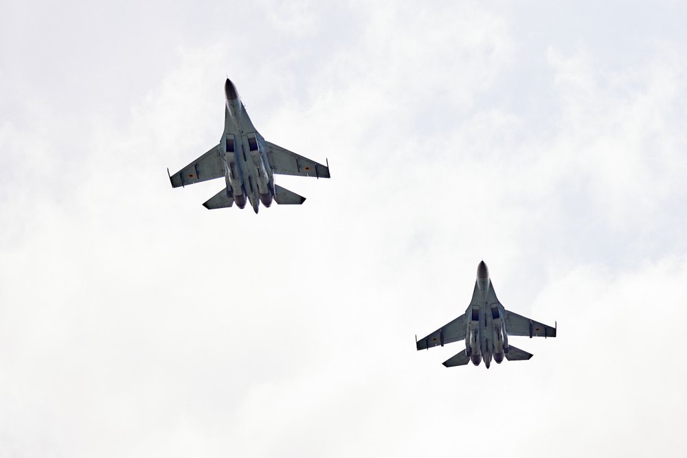 Українські <i>F-16</i> під час демонстраційного польоту