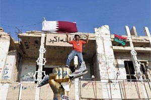 Ливийские повстанцы без боя взяли центр родного города Каддафи
