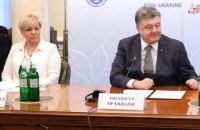 Порошенко объявил награду 3 млн гривен за информацию о заказчике и исполнителях нападения на Гонтареву