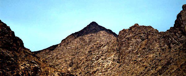 Почерневшая вершина Джабаль эль-Лоз