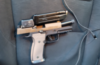 Трамп показав пістолет, який ймовірно належав застреленому сьогодні агентами ICE протестувальнику