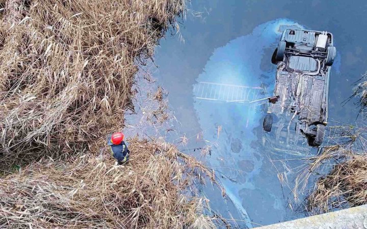 На Миколаївщині у річку впав автомобіль, п'ятеро загиблих