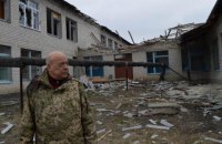 В результате обстрелов в Луганской области ранены милиционер и военный