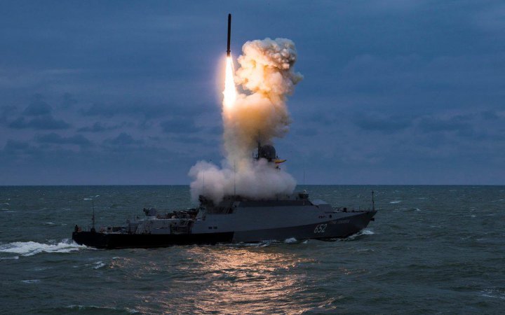 Росія утримує в Чорному та Середземному морях сім носіїв "калібрів" із загальним залпом 100 ракет