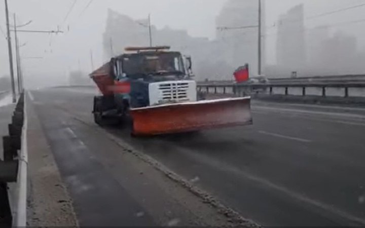 У понеділок буде обмежений в’їзд до Києва вантажівок через снігопади та ожеледицю